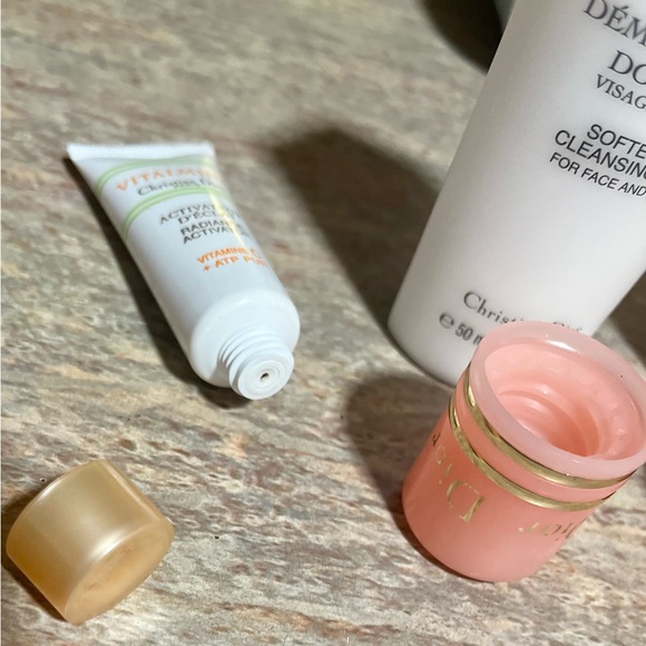 New Christian Dior 4-piece skincare bundle set with cosmetic bag - Picture 9 of 16